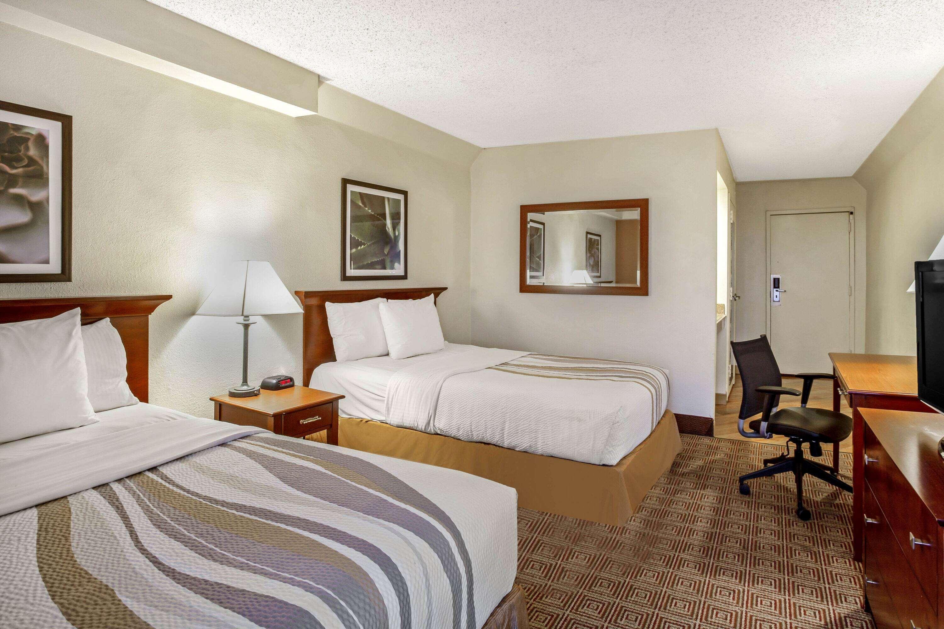 La Quinta By Wyndham Stamford / New York City Экстерьер фото