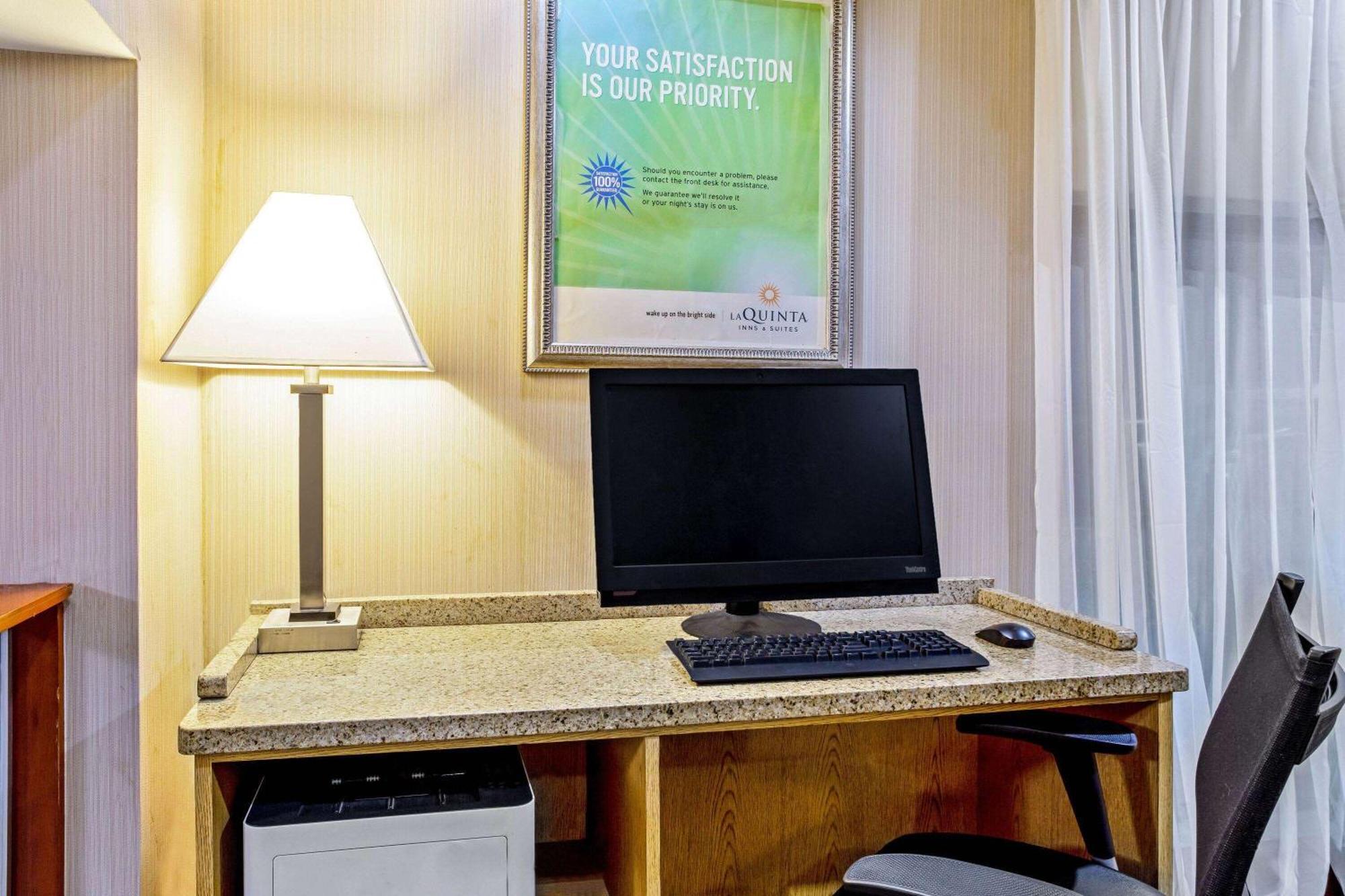 La Quinta By Wyndham Stamford / New York City Экстерьер фото