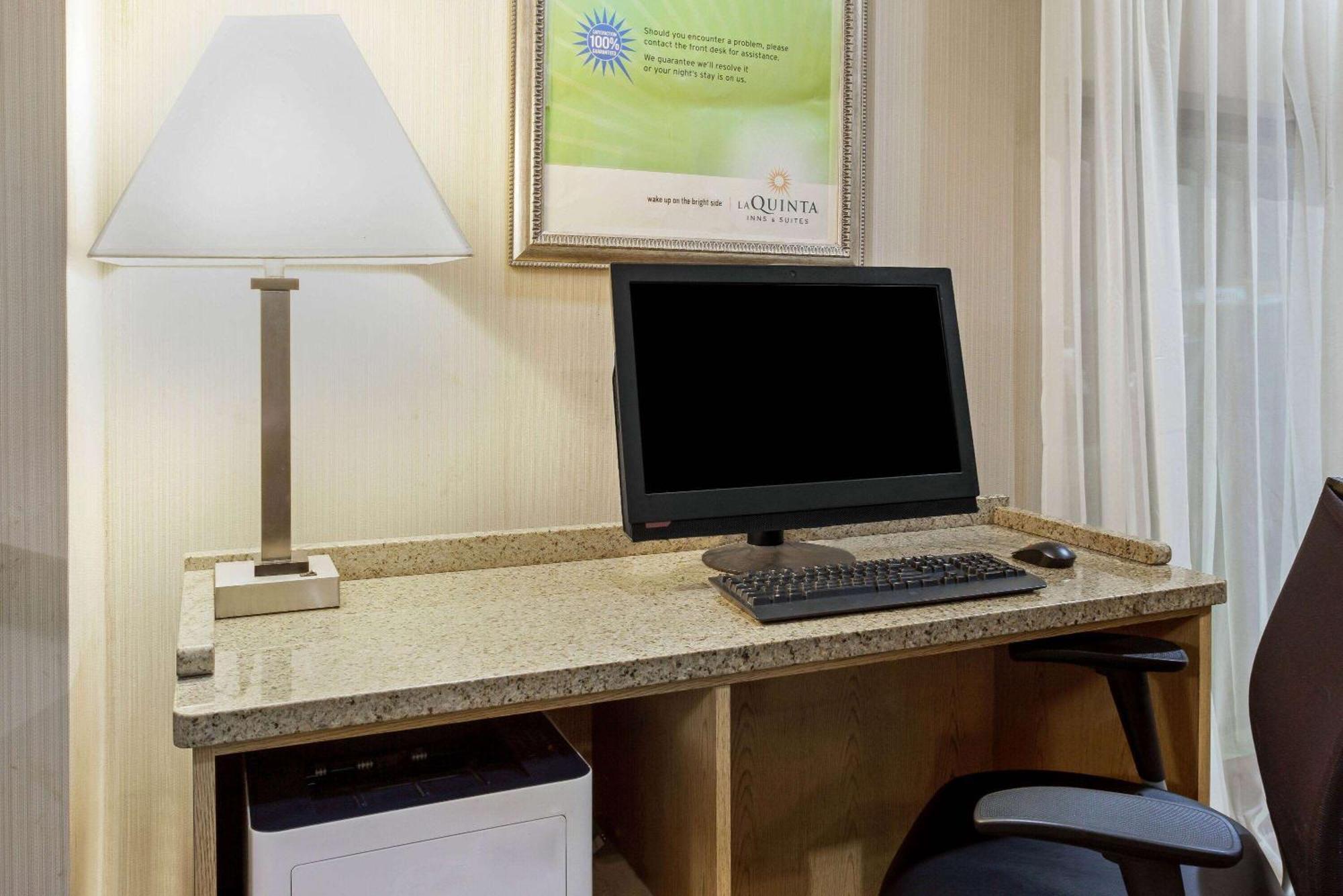 La Quinta By Wyndham Stamford / New York City Экстерьер фото