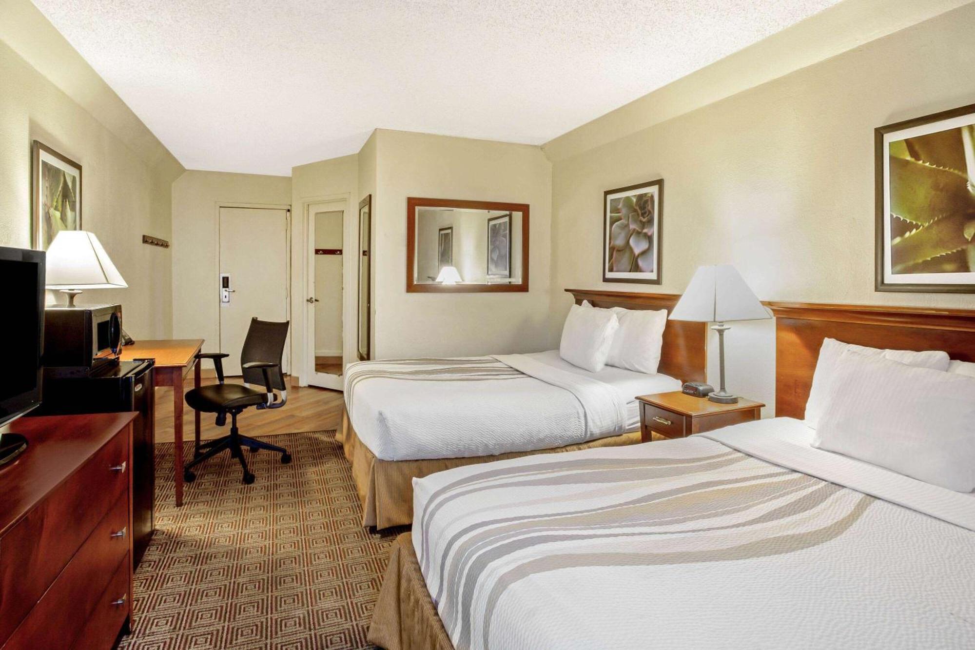 La Quinta By Wyndham Stamford / New York City Экстерьер фото