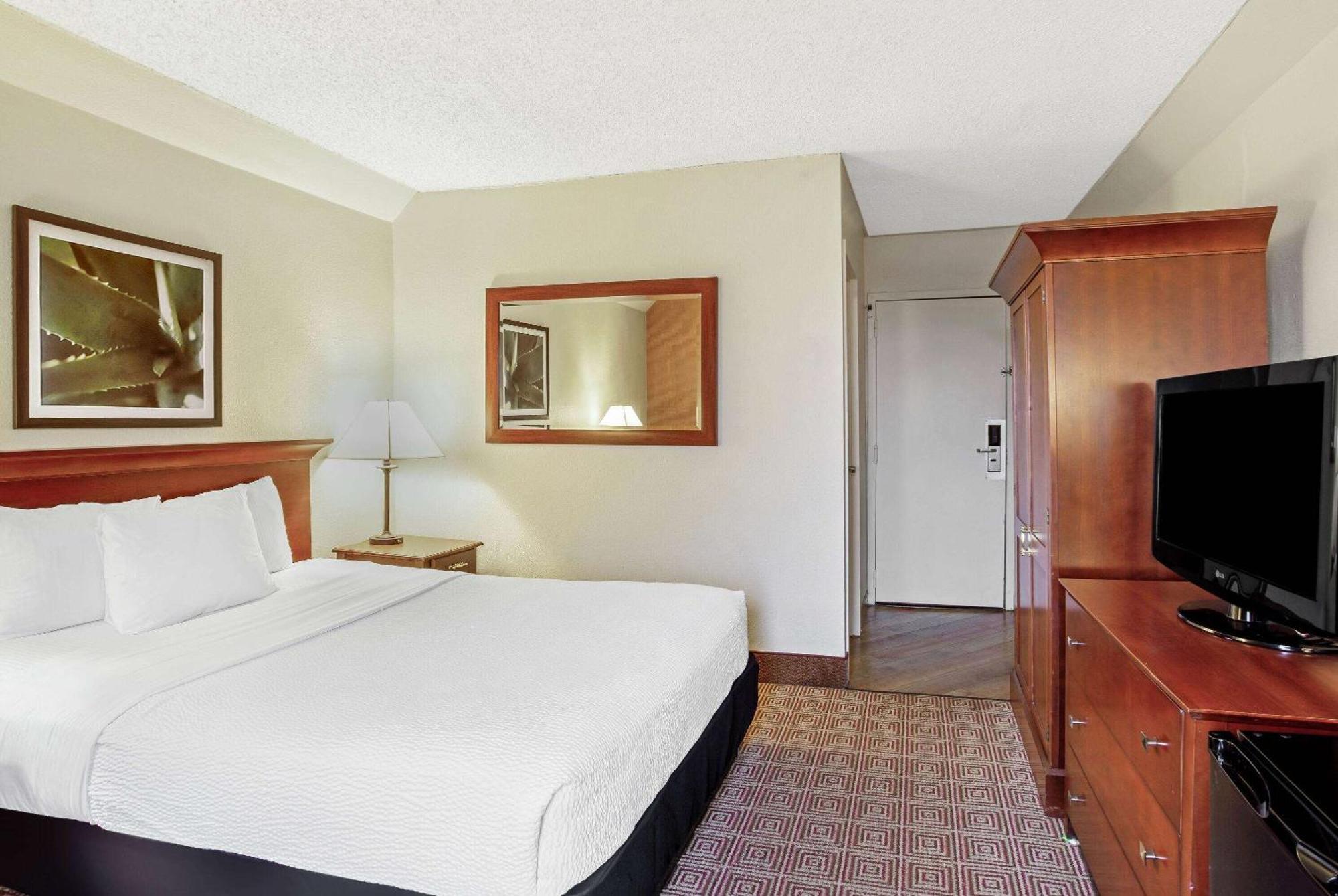 La Quinta By Wyndham Stamford / New York City Экстерьер фото
