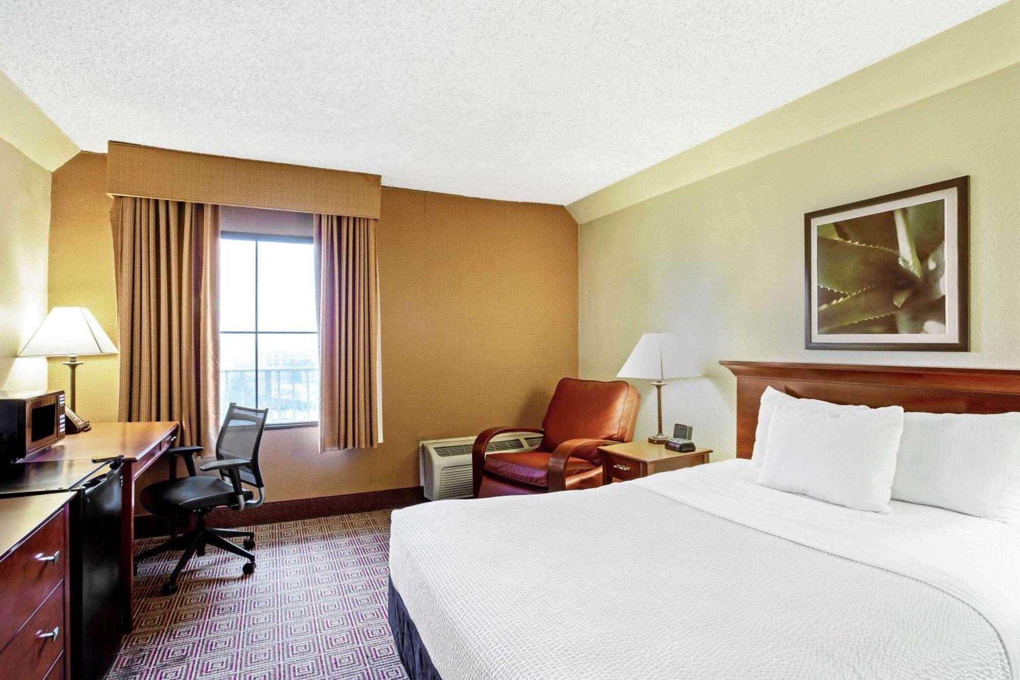 La Quinta By Wyndham Stamford / New York City Экстерьер фото