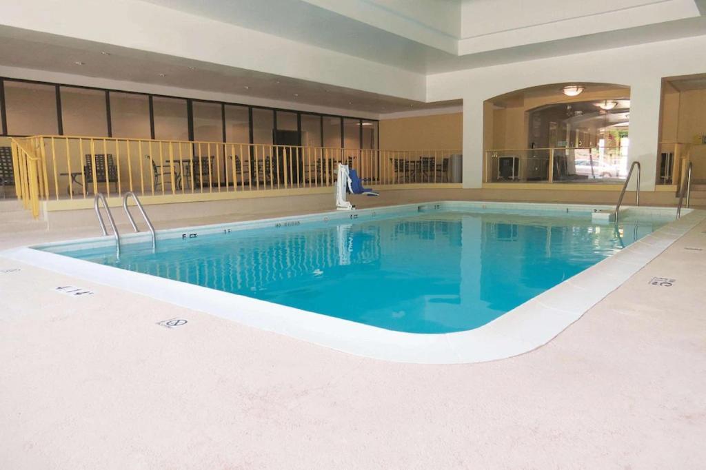 La Quinta By Wyndham Stamford / New York City Экстерьер фото