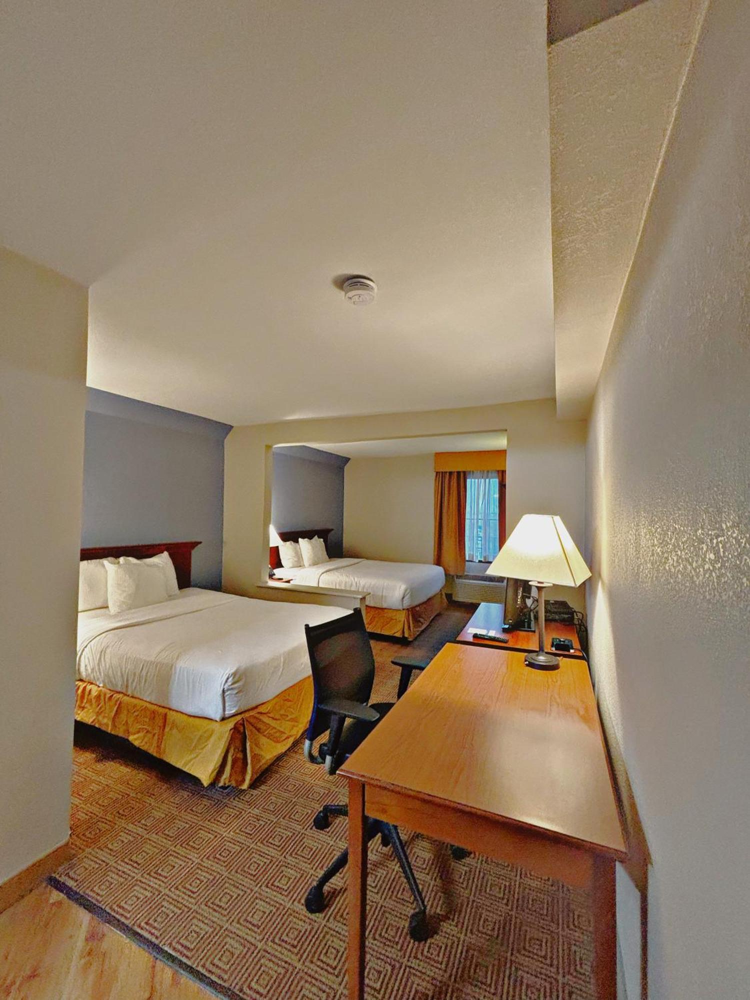 La Quinta By Wyndham Stamford / New York City Экстерьер фото