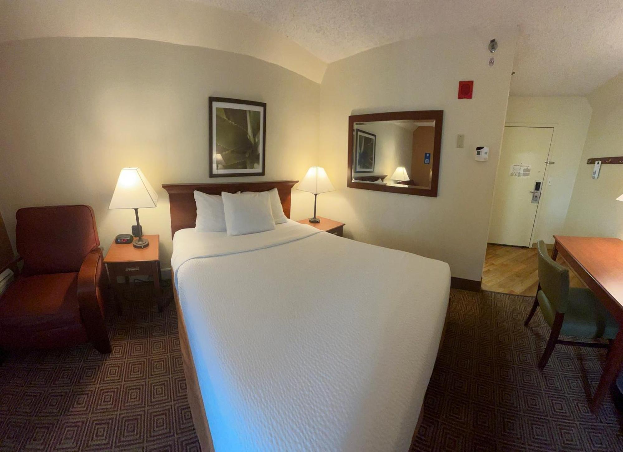 La Quinta By Wyndham Stamford / New York City Экстерьер фото